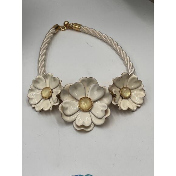 Kate Spade New York Bright Blossom White Flower 12k Plated Statement Necklace - Picture 5 of 12